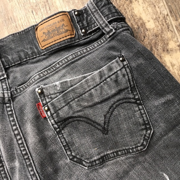 Levi’s | Cut Off Shorts - Picture 4 of 5